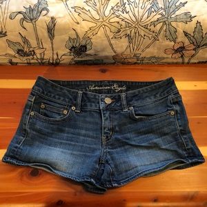 American Eagle Jean shorts size 6 stretch